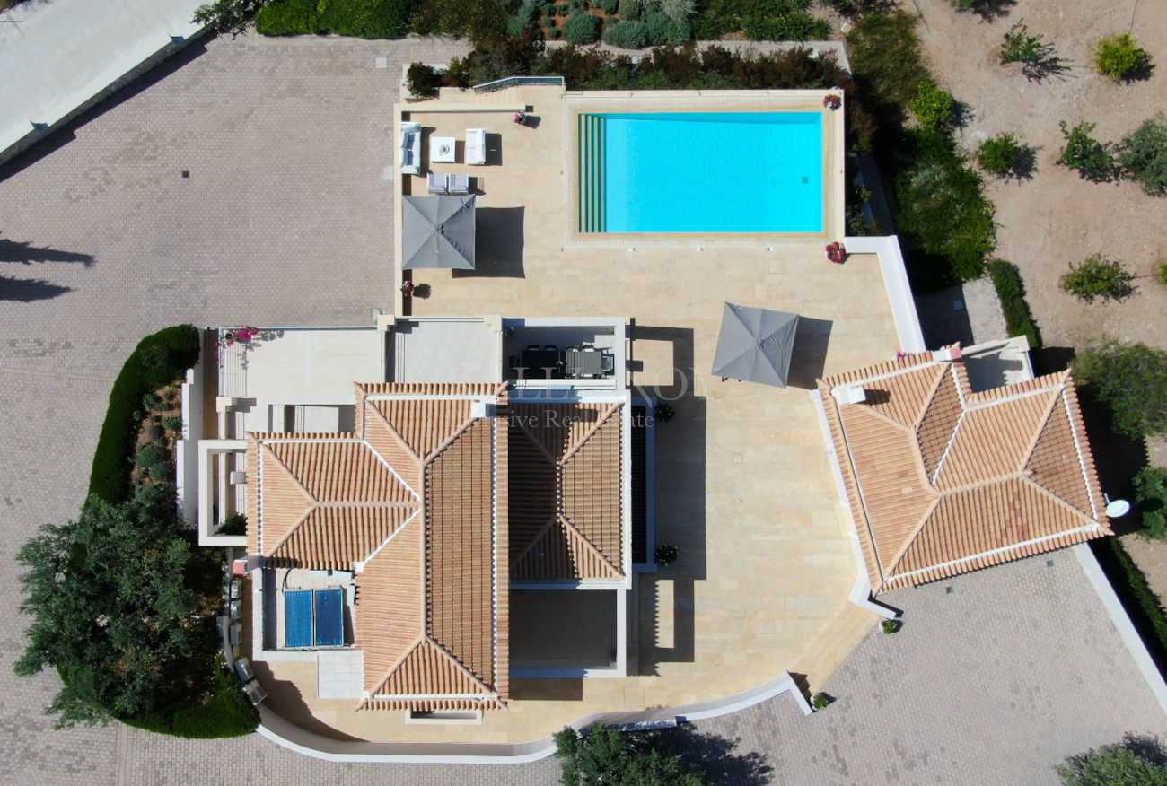 Villa Elements